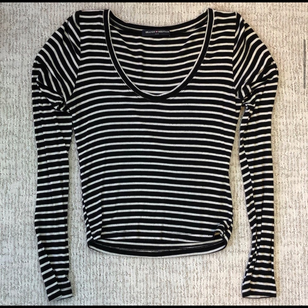 Brandy Melville Semi-Crop top